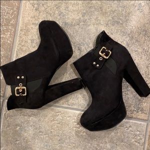 Guess platform bootie sz 7.5